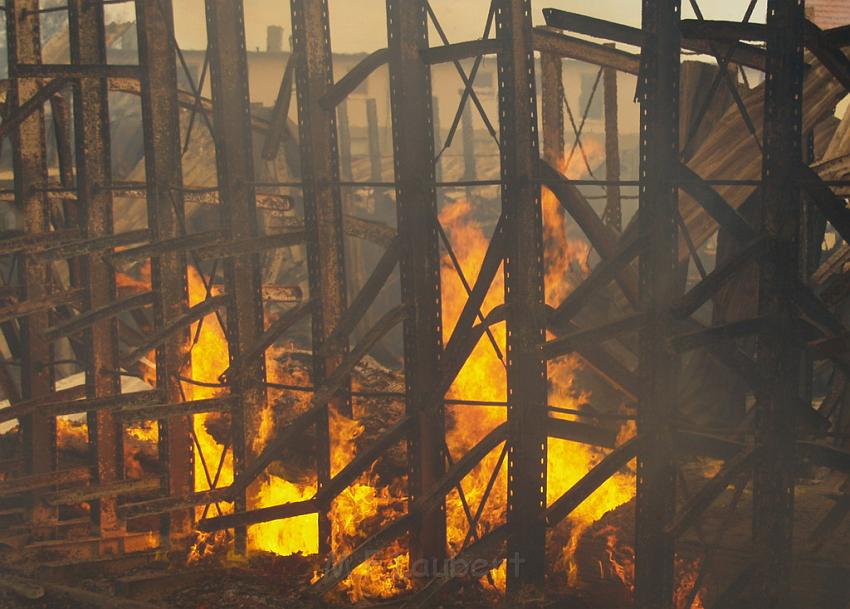 Grossbrand Holzlager Siegburg Industriestr P211.JPG